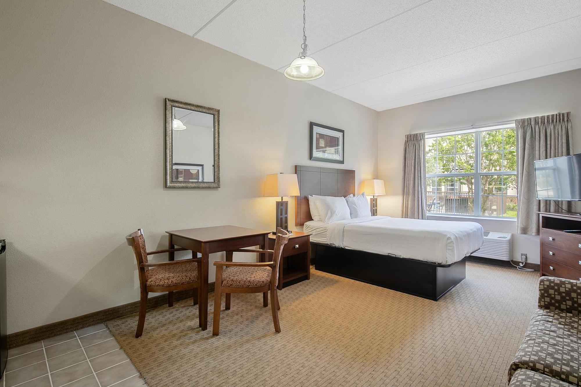 The Landmark Inn Fort Bragg Room photo