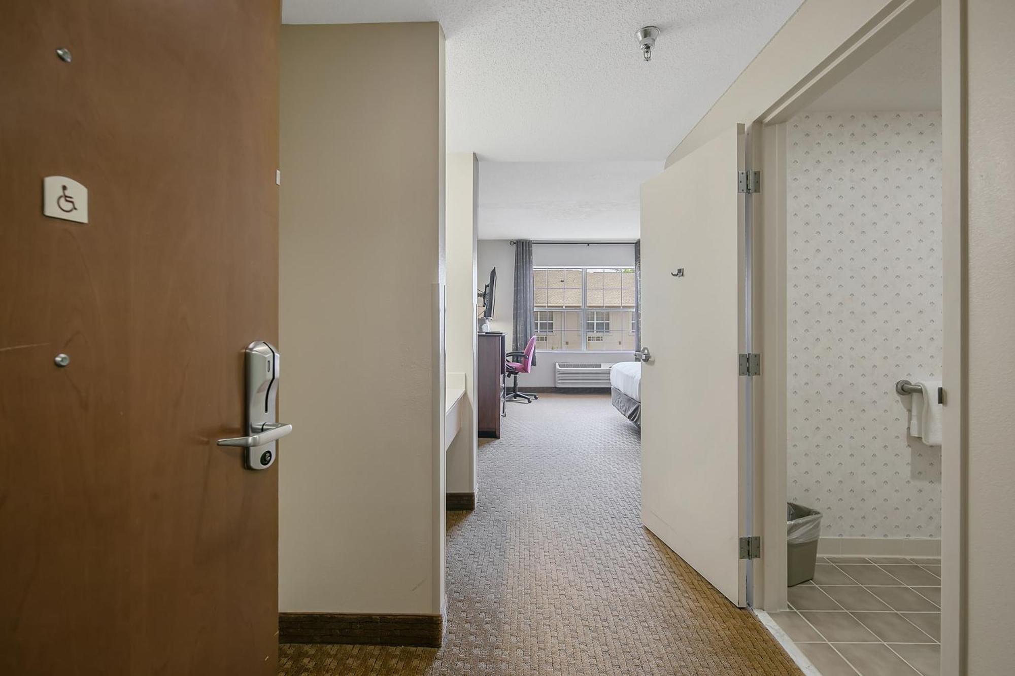 The Landmark Inn Fort Bragg Room photo