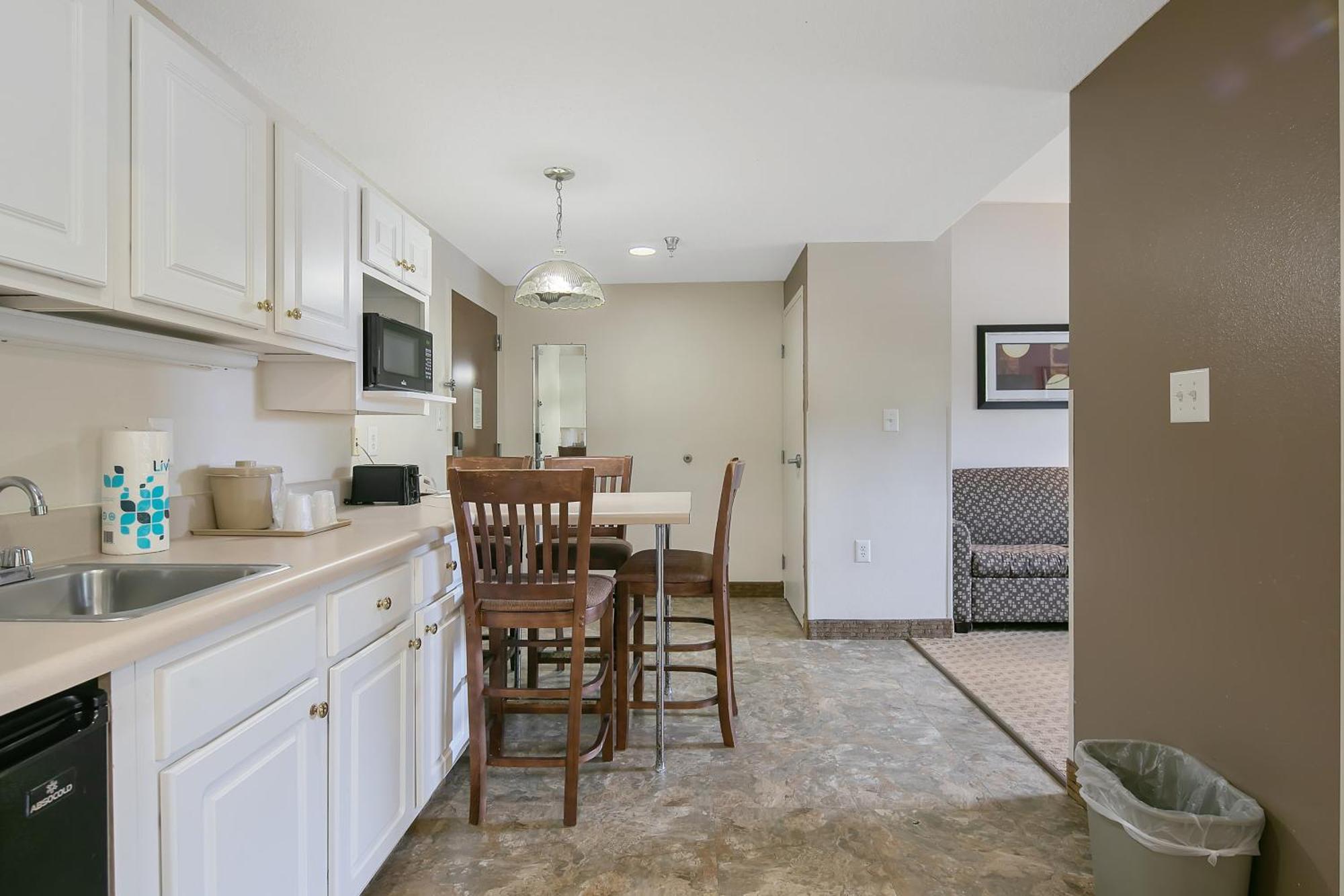The Landmark Inn Fort Bragg Room photo